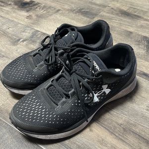 Under Armour Womens Shoes - Size 8 - Bandit 4